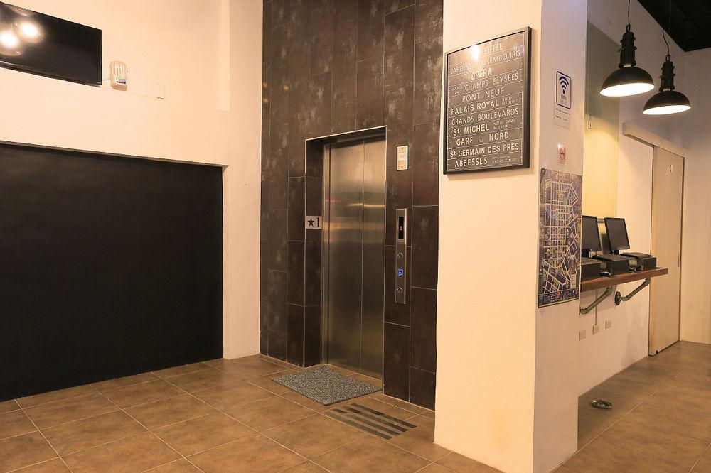 Backpacker 41 Hostel - Taichung Exterior foto
