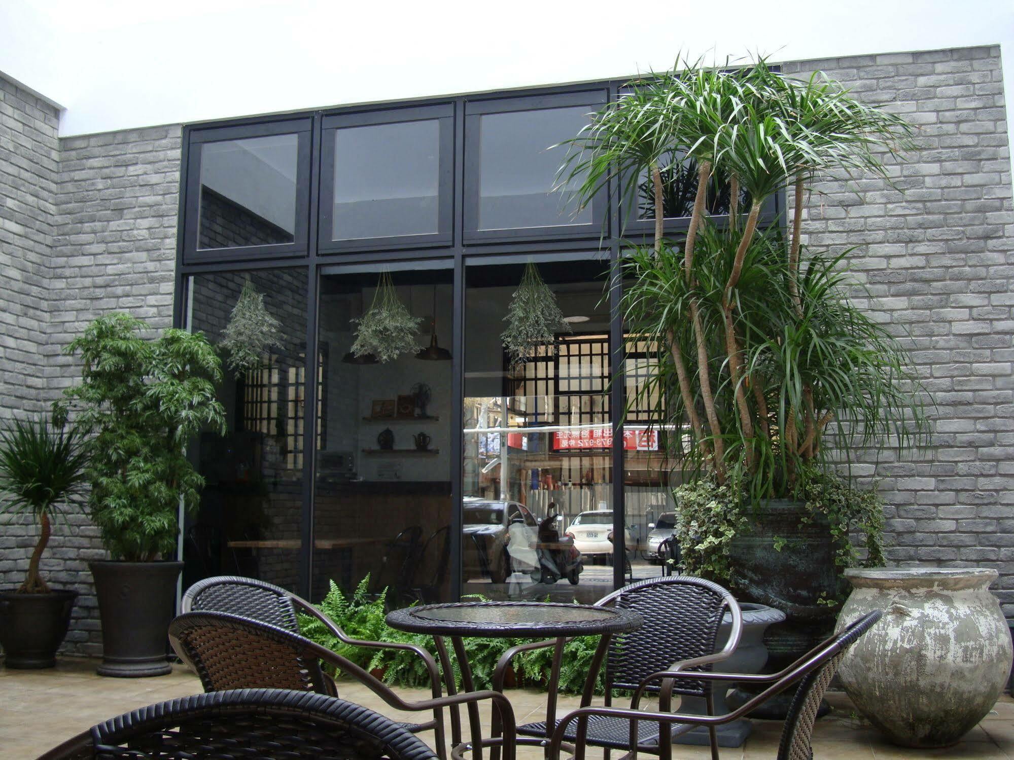Backpacker 41 Hostel - Taichung Exterior foto