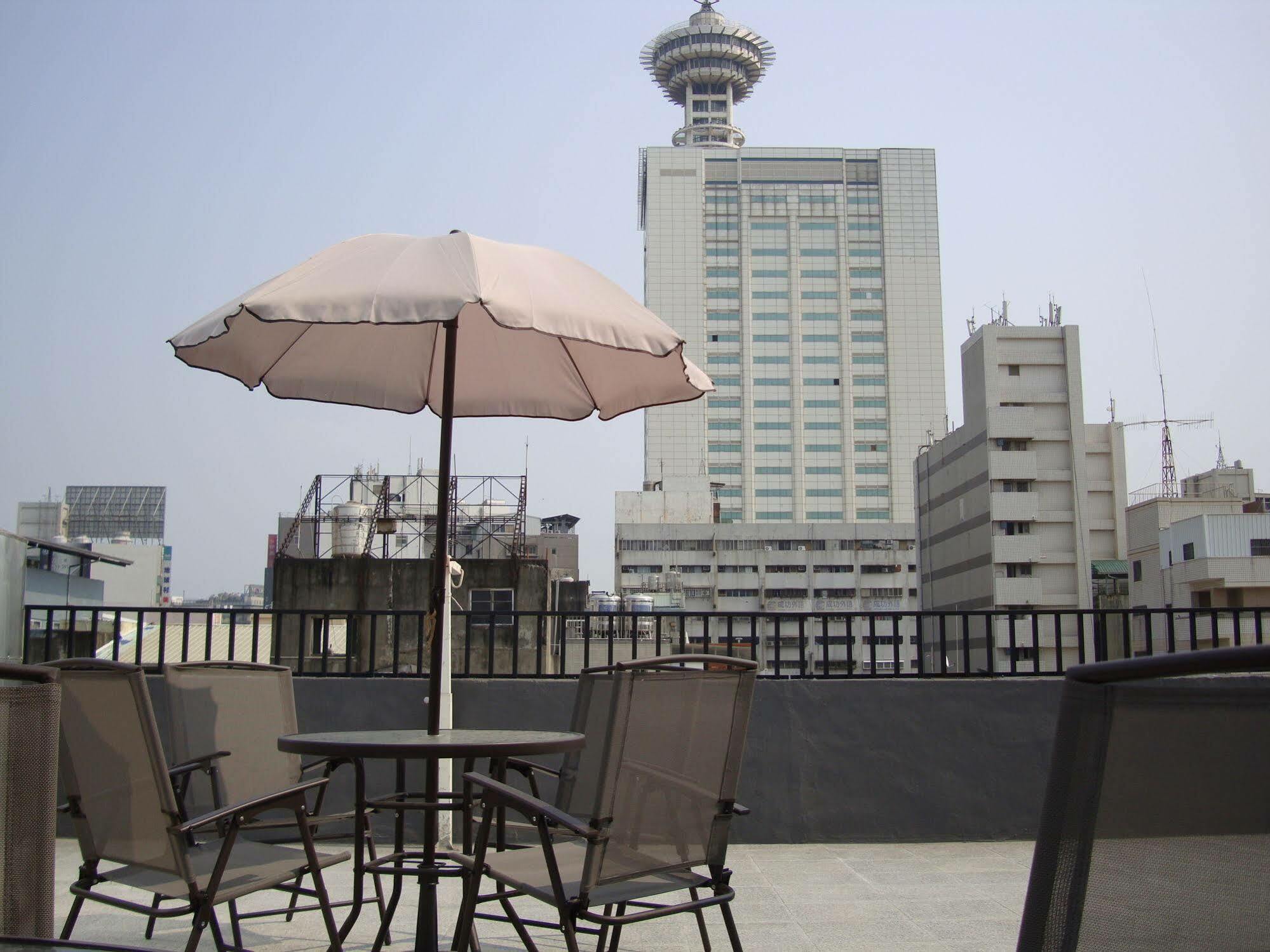 Backpacker 41 Hostel - Taichung Exterior foto